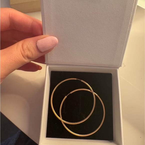 Mejuri Oversized Thin Hoop Earrings - Picture 2 of 5